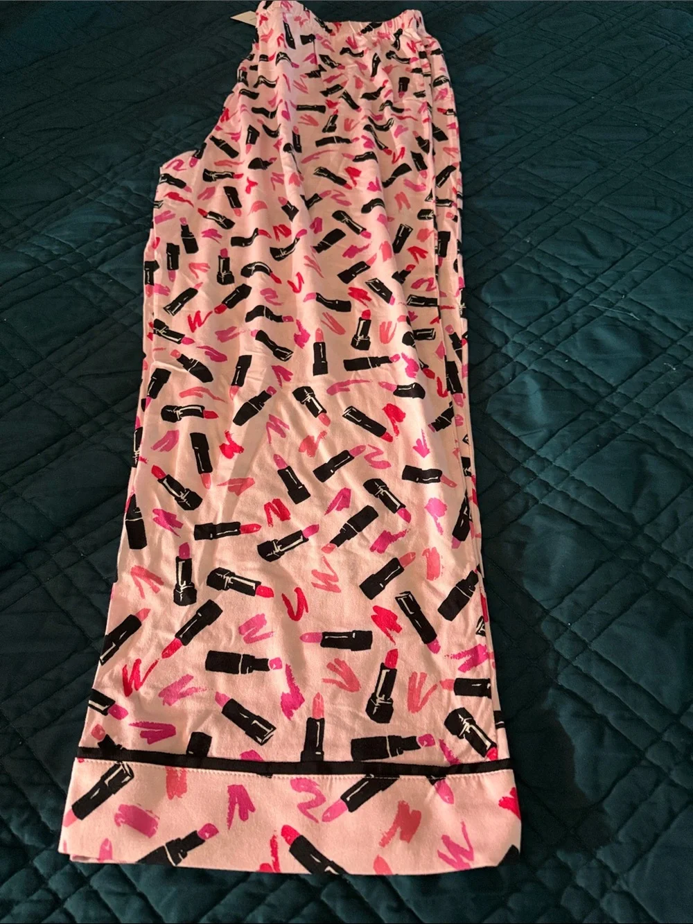 Kate spade Pink Lipstick Print Pajama Set